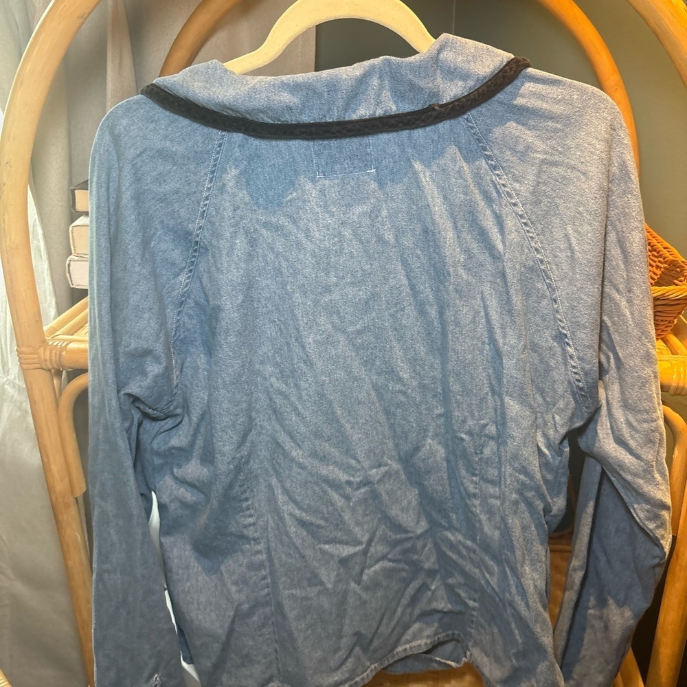 Vintage Chambray Top with Velvet‎ Trim - Picture 4 of 4